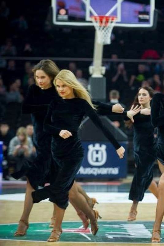 Ζαλγκίρις Κάουνας: «Οπλοφορούν» οι τσιρλίντερ (photos)