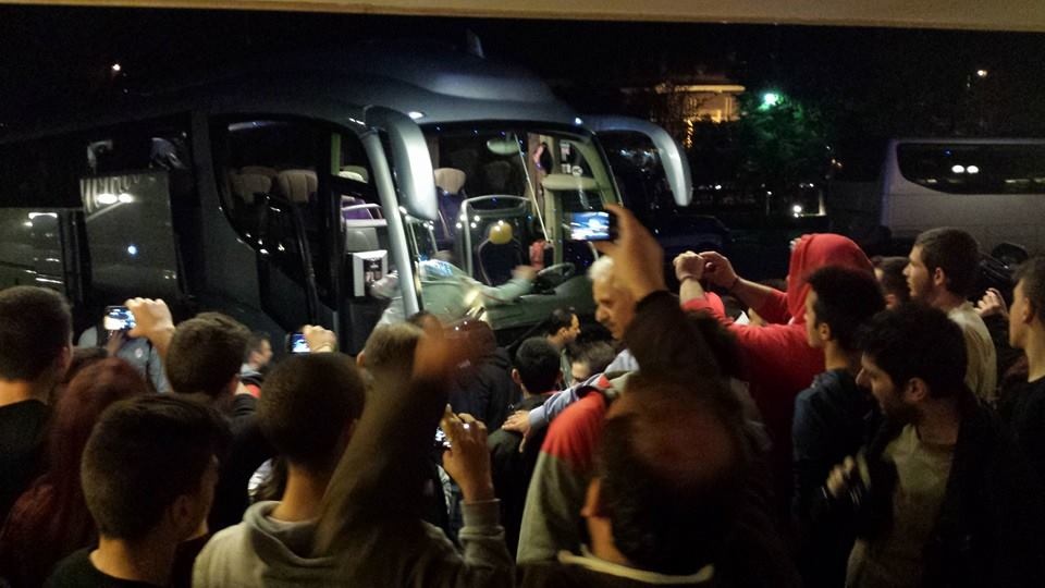 Ολυμπιακός: Αποθέωση στα Τρίκαλα (photos)