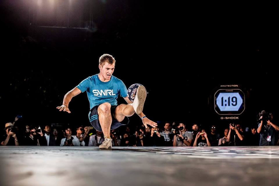 Ο παγκόσμιος freestyler ποδοσφαίρου στο Onsports: «Εγώ και ο Μέσι» (photos+videos)