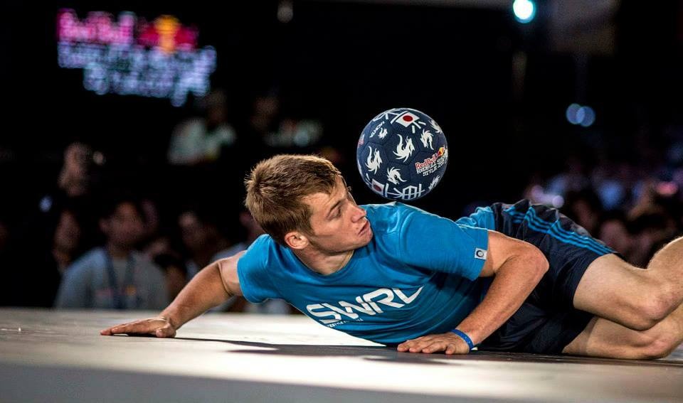 Ο παγκόσμιος freestyler ποδοσφαίρου στο Onsports: «Εγώ και ο Μέσι» (photos+videos)