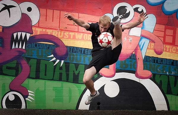 Ο παγκόσμιος freestyler ποδοσφαίρου στο Onsports: «Εγώ και ο Μέσι» (photos+videos)
