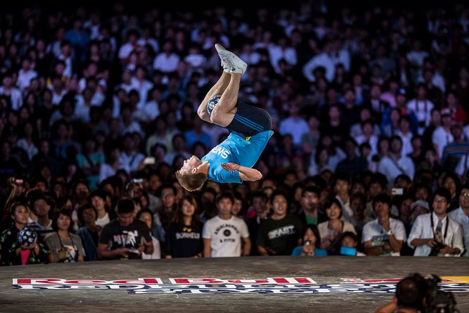 Ο παγκόσμιος freestyler ποδοσφαίρου στο Onsports: «Εγώ και ο Μέσι» (photos+videos)