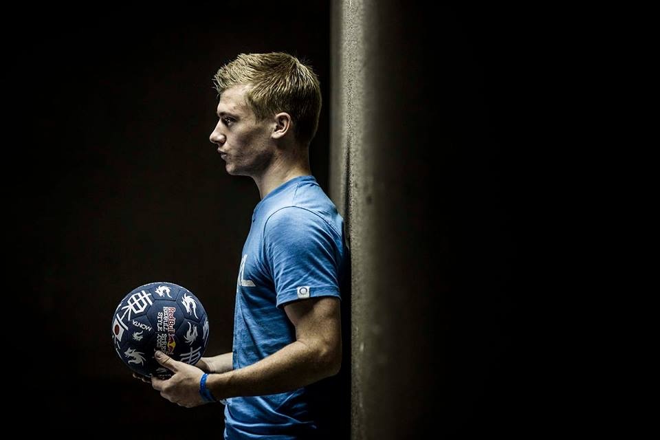 Ο παγκόσμιος freestyler ποδοσφαίρου στο Onsports: «Εγώ και ο Μέσι» (photos+videos)