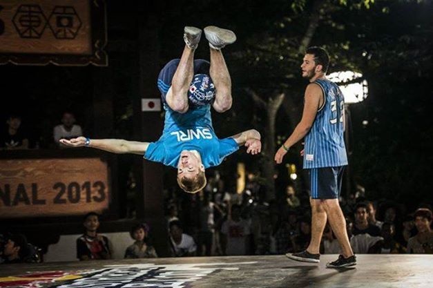 Ο παγκόσμιος freestyler ποδοσφαίρου στο Onsports: «Εγώ και ο Μέσι» (photos+videos)