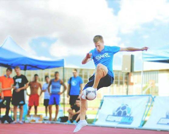 Ο παγκόσμιος freestyler ποδοσφαίρου στο Onsports: «Εγώ και ο Μέσι» (photos+videos)