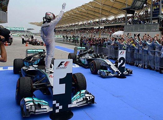 Μερσέντες: Τα ρεκόρ του Χάμιλτον στη Μαλαισία (photos+videos)