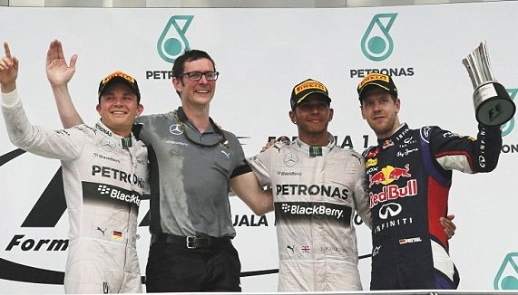 Μερσέντες: Τα ρεκόρ του Χάμιλτον στη Μαλαισία (photos+videos)