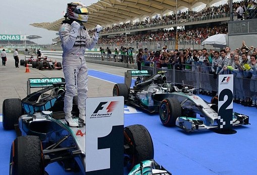 Μερσέντες: Τα ρεκόρ του Χάμιλτον στη Μαλαισία (photos+videos)