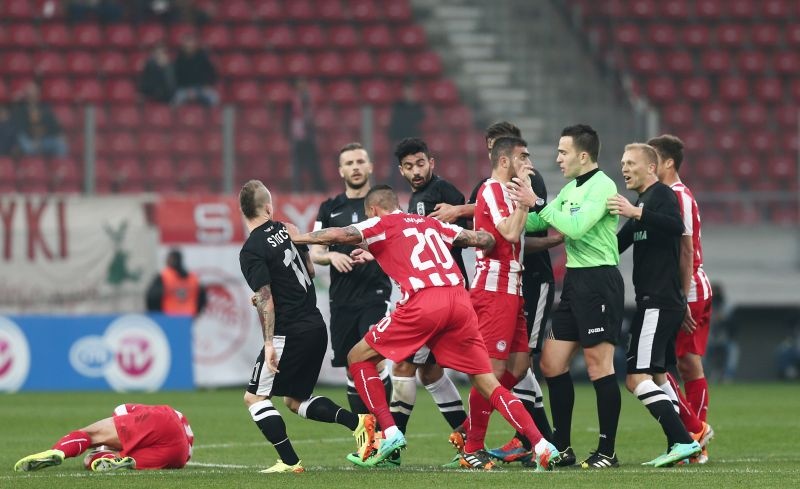 Ολυμπιακός – ΠΑΟΚ: Η ένταση μεταξύ των παικτών (video+photos)