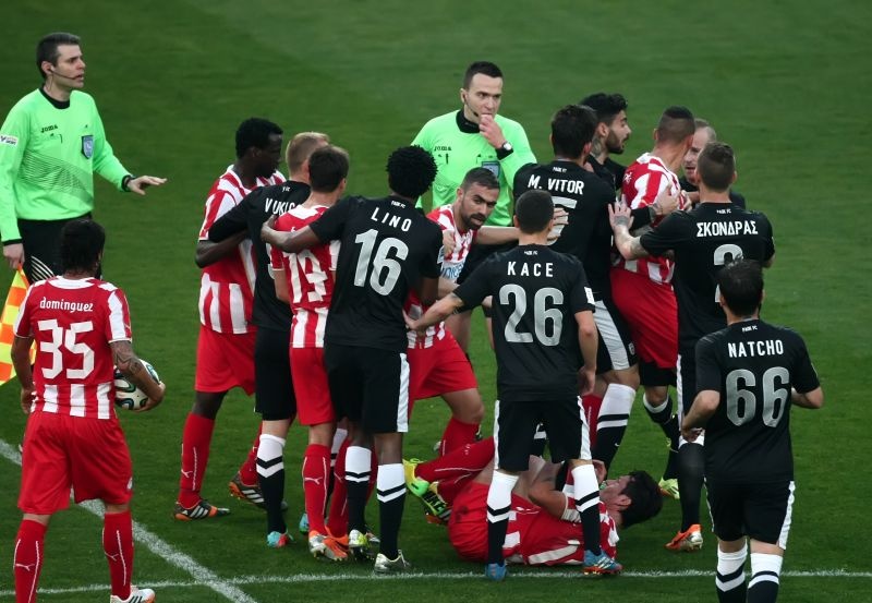 Ολυμπιακός – ΠΑΟΚ: Η ένταση μεταξύ των παικτών (video+photos)