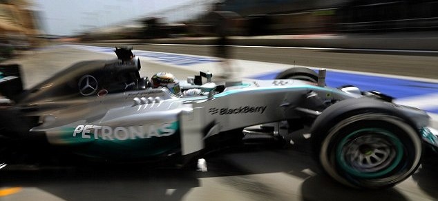 Μερσέντες: Διπλό... 1-2 με Χάμιλτον και Ρόζμπεργκ στο Μπαχρέιν (photos+videos)