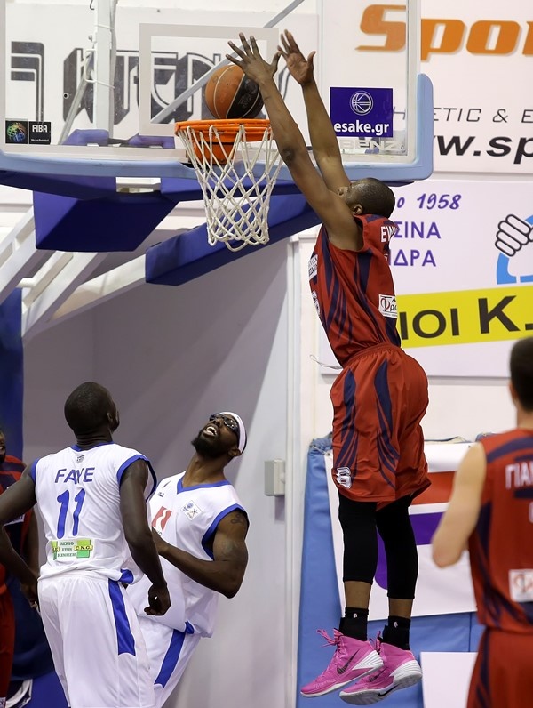 Πανελευσινιακός: Ο νόμος της Γούβας! (photos)