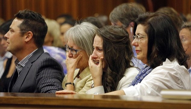 Όσκαρ Πιστόριους: «Η Ρίβα πέθανε στα χέρια μου» (photos+videos)