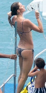 Μουντιάλ: Αναστατώνει τη Βραζιλία η Ζιζέλ! (photos+videos)