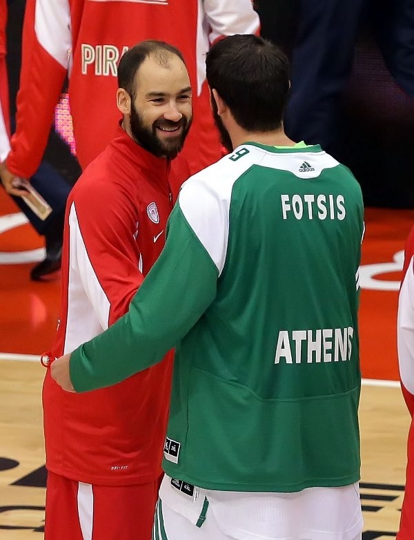 Ολυμπιακός - Παναθηναϊκός: Η χειραψία Σπανούλη - Διαμαντίδη (photos)