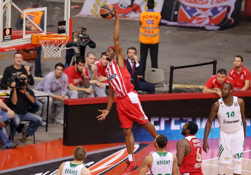 Ολυμπιακός: Ο τραυματισμός του Πέτγουεϊ (photos)