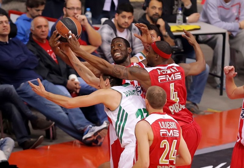 Ολυμπιακός: Ο τραυματισμός του Πέτγουεϊ (photos)