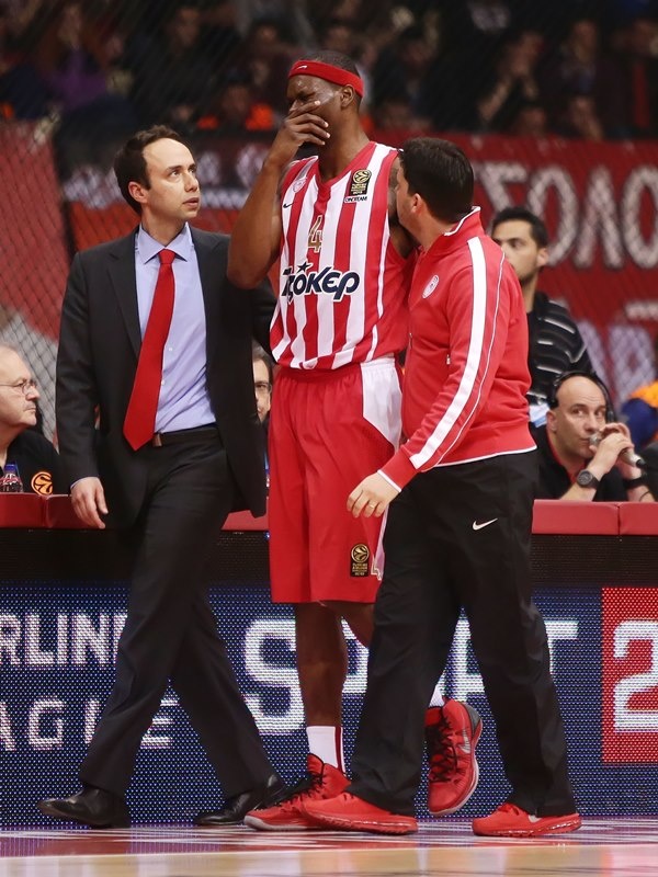 Ολυμπιακός: Ο τραυματισμός του Πέτγουεϊ (photos)