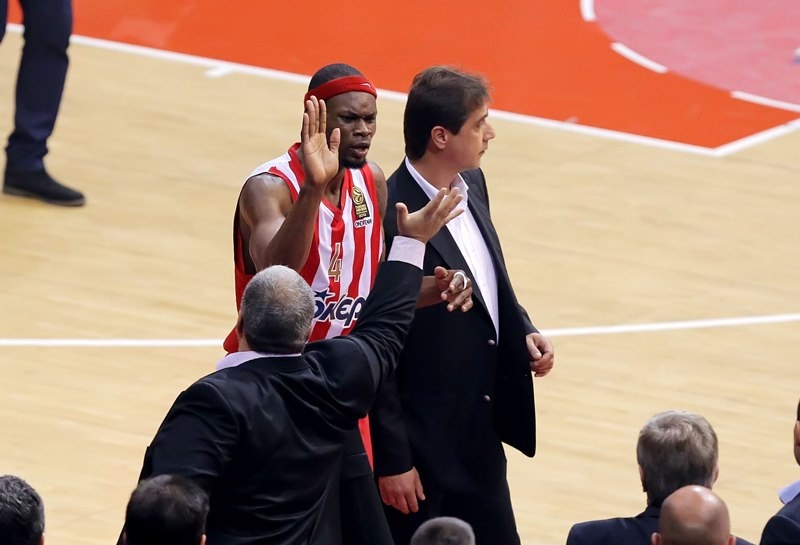 Ολυμπιακός: Ο τραυματισμός του Πέτγουεϊ (photos)