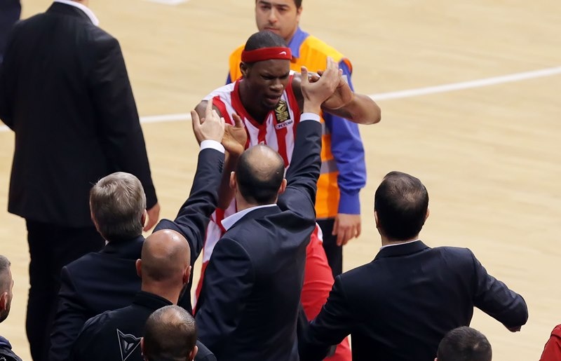 Ολυμπιακός: Ο τραυματισμός του Πέτγουεϊ (photos)