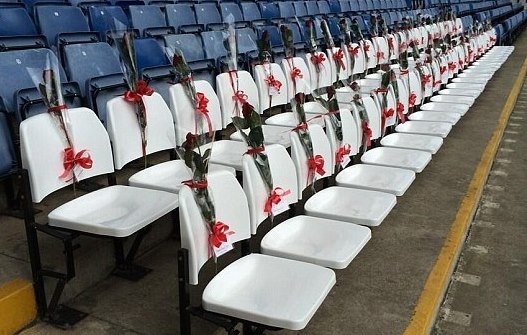 Λίβερπουλ: Όλοι τιμούν τα θύματα (photos)