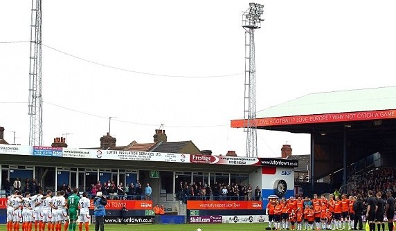 Λίβερπουλ: Όλοι τιμούν τα θύματα (photos)