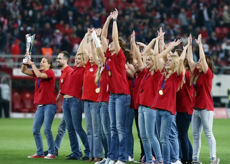 Ολυμπιακός: Αποθεώθηκαν στη φιέστα οι «Ευρωπαίες» (photos)