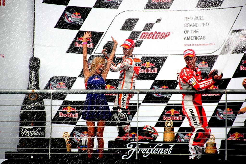 Moto GP: Δεύτερη νίκη με... selfie για Μάρκεζ (photos+videos)