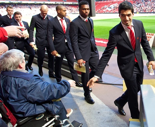 Λίβερπουλ: Συγκίνηση στο μνημόσυνο για το Χίλσμπορο (photos+videos)