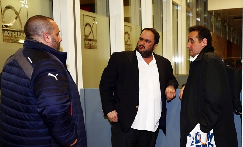 Ολυμπιακός: Η υποδοχή Μαρινάκη στην αποστολή (photos+video)