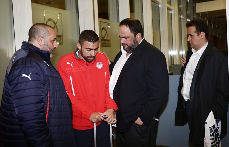 Ολυμπιακός: Η υποδοχή Μαρινάκη στην αποστολή (photos+video)