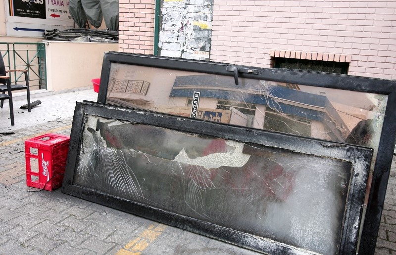 ΠΑΟΚ: Η επίθεση στο μαγαζί του Τζαβέλλα (photos)