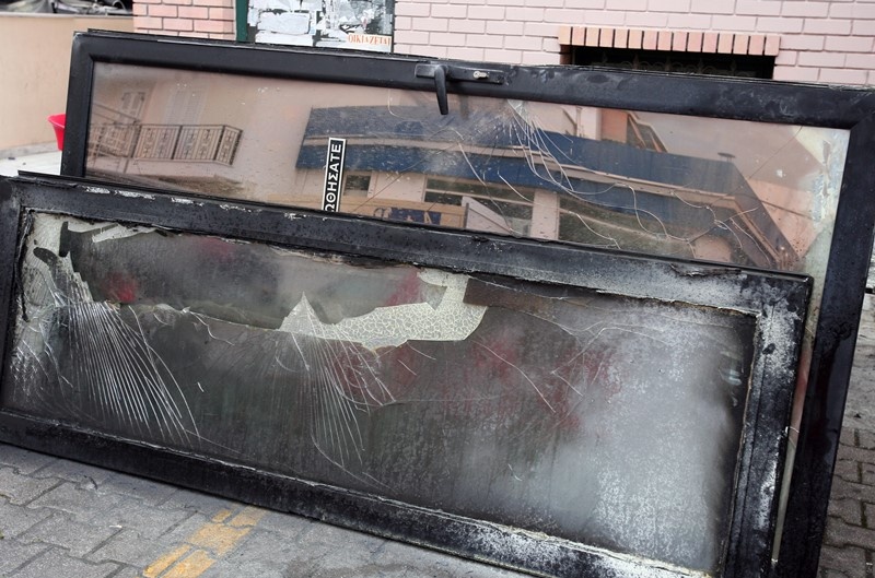 ΠΑΟΚ: Η επίθεση στο μαγαζί του Τζαβέλλα (photos)