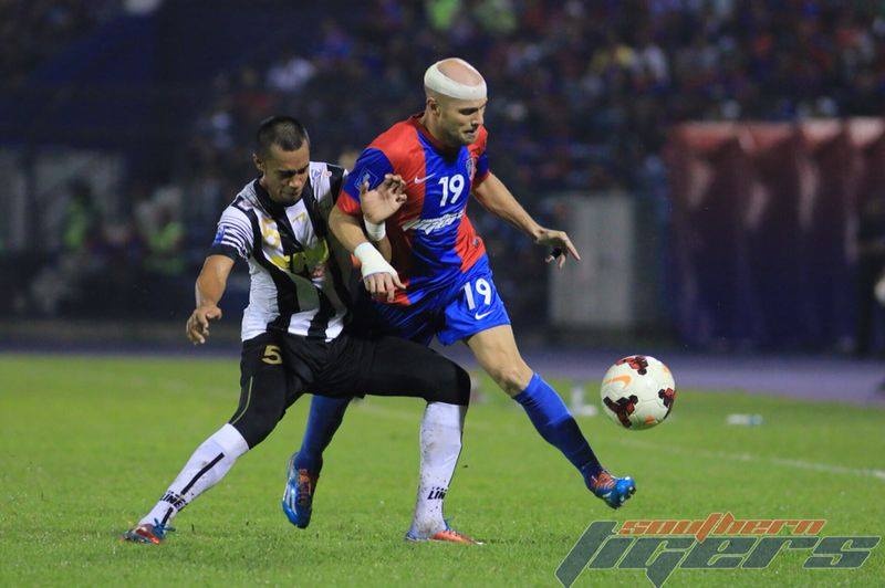 Μαλαισία: Δύο γκολ με... ράμματα ο Φιγκερόα (photos)