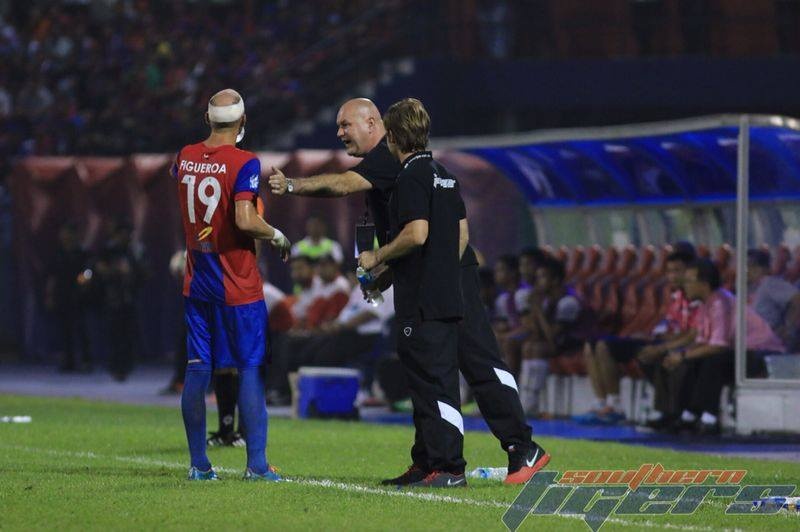 Μαλαισία: Δύο γκολ με... ράμματα ο Φιγκερόα (photos)