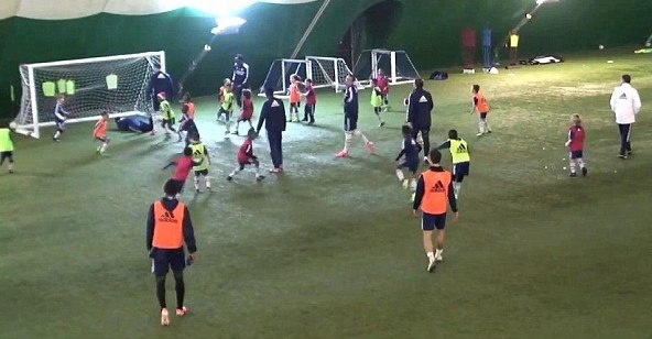 Τσέλσι: Έπαιξαν με 8χρονους! (photos+video)