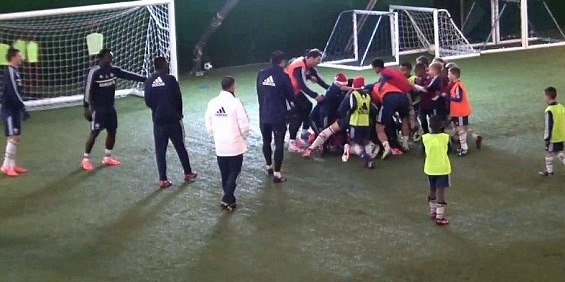 Τσέλσι: Έπαιξαν με 8χρονους! (photos+video)