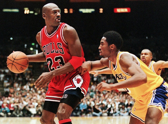 Η απόλυτη σύγκριση του NBA στο Onsports: Κό(μ)πι τον Τζόρνταν! (photos+videos)