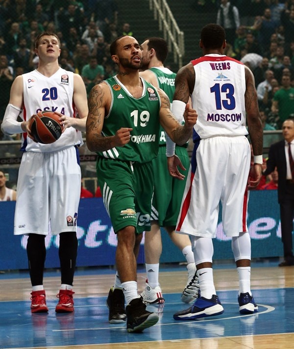 Παναθηναϊκός: Σκίστηκαν τα παπούτσια του Ράιτ! (photos+tweet)