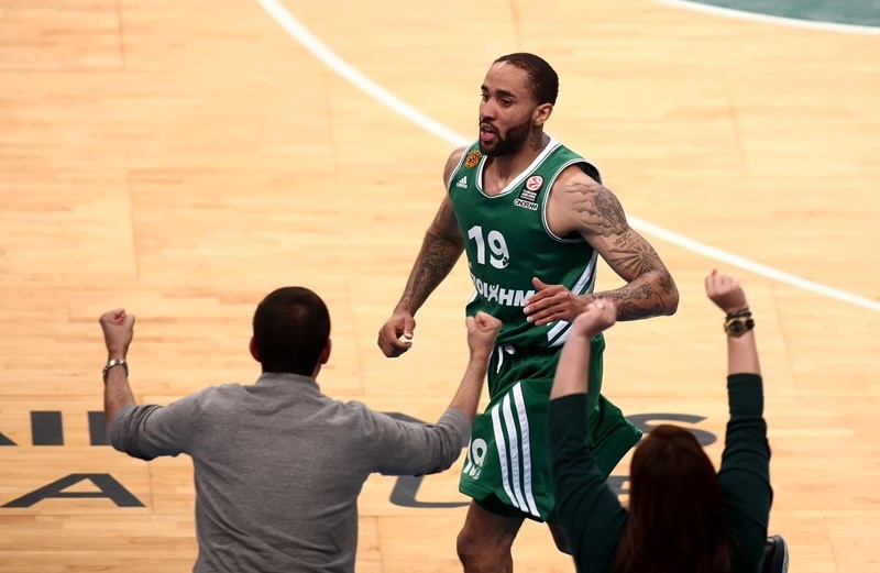 Παναθηναϊκός: Σκίστηκαν τα παπούτσια του Ράιτ! (photos+tweet)