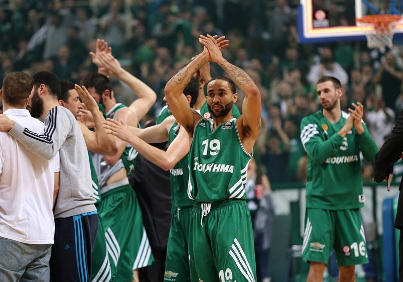 Παναθηναϊκός: Σκίστηκαν τα παπούτσια του Ράιτ! (photos+tweet)