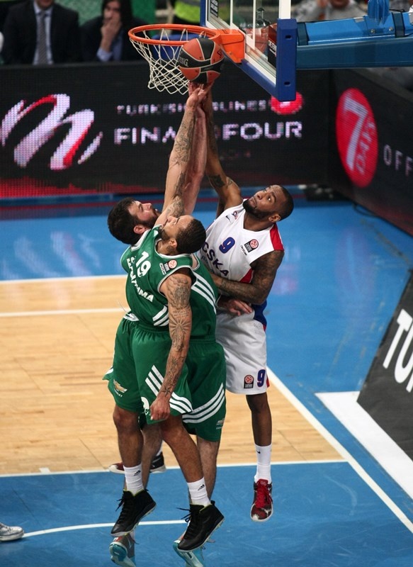 Παναθηναϊκός: Σκίστηκαν τα παπούτσια του Ράιτ! (photos+tweet)