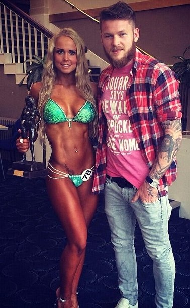 Αγγλία: Σε διαγωνισμό μπικίνι σέξι γυναίκα παίκτη (photos+video)