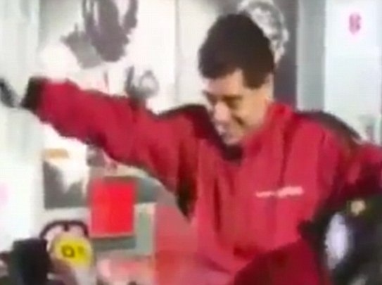 Ντιέγκο Μαραντόνα: Χόρεψε με καρτ (photos+video)