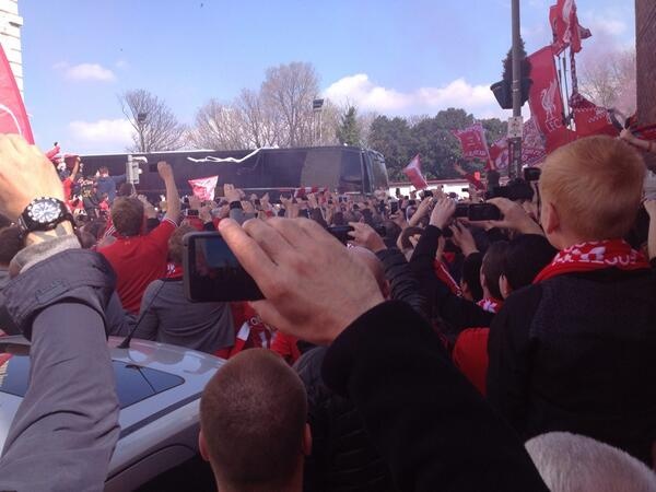 Λίβερπουλ: Πανικός στους δρόμους του «Άνφιλντ» (photos+videos)