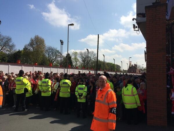 Λίβερπουλ: Πανικός στους δρόμους του «Άνφιλντ» (photos+videos)