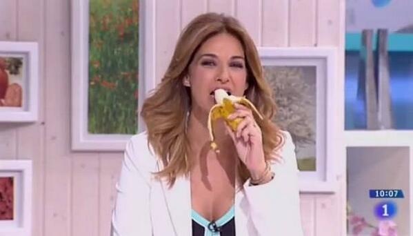 Ντάνι Άλβες: Τους έκανε να τρώνε όλοι μπανάνες! (photos+video)