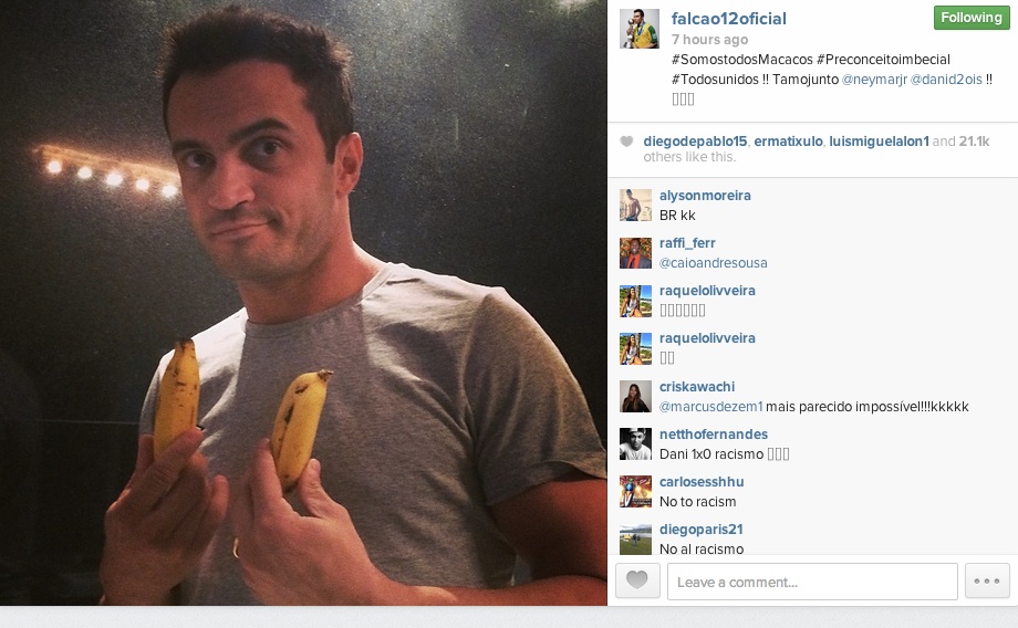 Ντάνι Άλβες: Τους έκανε να τρώνε όλοι μπανάνες! (photos+video)