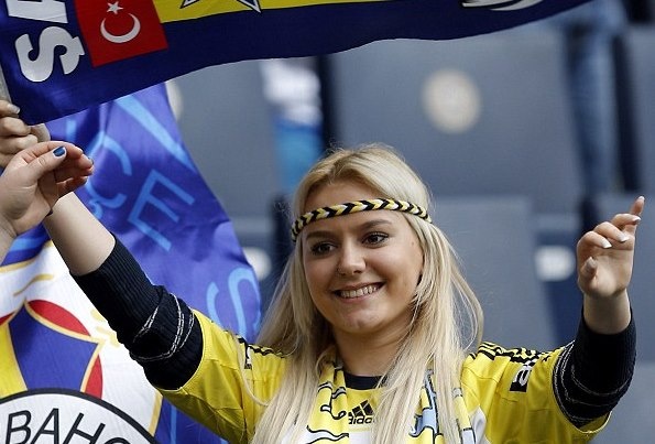 Φενέρμπαχτσε: Αποθέωση από 50.000 γυναίκες και παιδιά! (photos+videos)