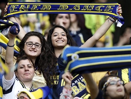 Φενέρμπαχτσε: Αποθέωση από 50.000 γυναίκες και παιδιά! (photos+videos)